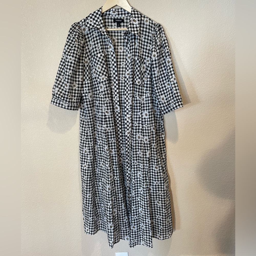 Torrid Black and White Check Daisy Duster